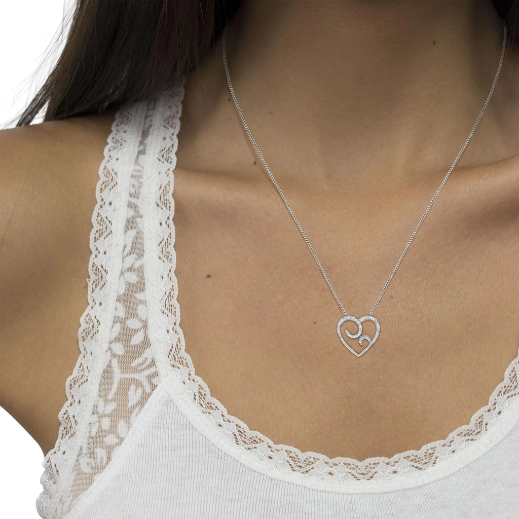 Collar con colgante de corazón de diamantes redondos de 1/4 ct en plata de ley 925 (HI, I1-I2)