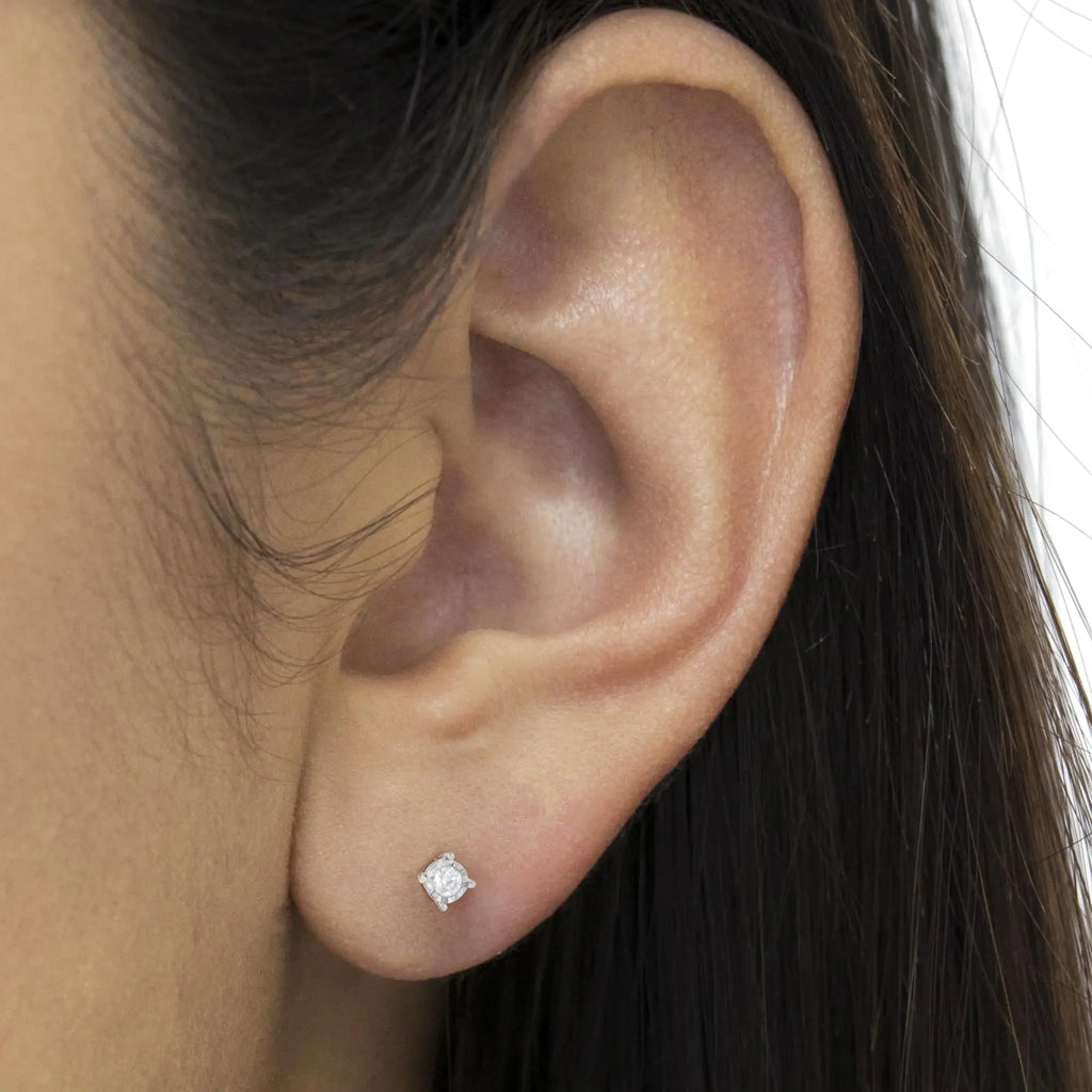 Aros con diamantes de talla brillante redondos casi incoloros de 1/2 ct engastados en plata de ley 925 (color HI, claridad I2-I3)