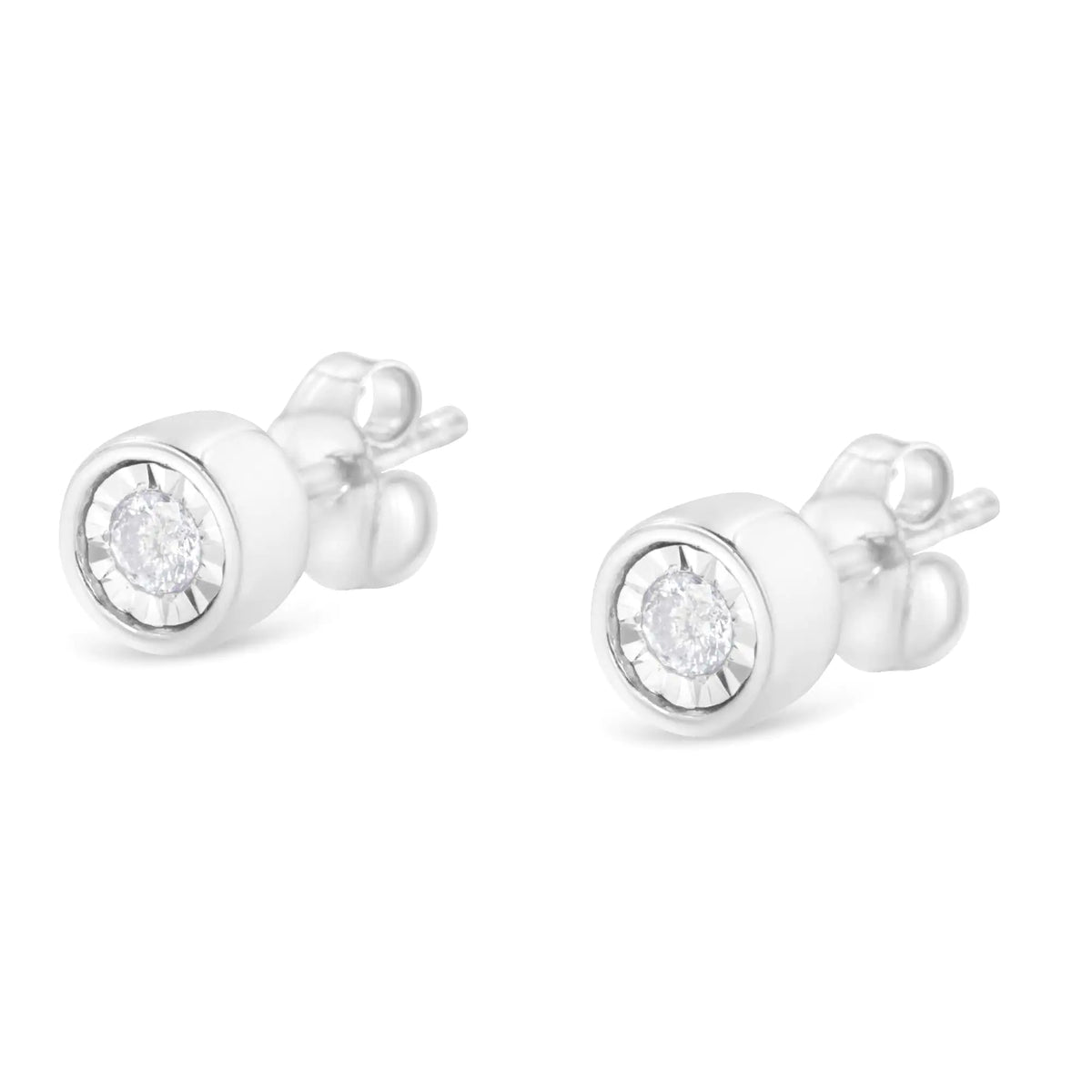 Aros tipo botón en forma de barril con bisel engastado milagrosamente con diamantes de talla brillante redonda de 1/5 ct casi incoloros en plata esterlina 925 (color IJ, claridad I2-I3)