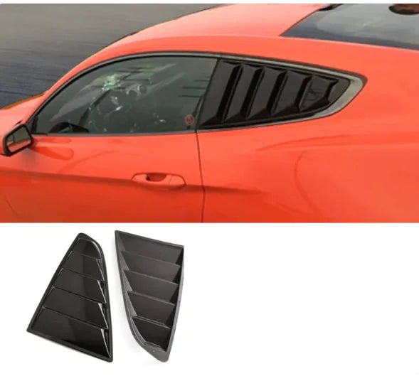 Molduras de ventanas y salidas de aire laterales en negro brillante