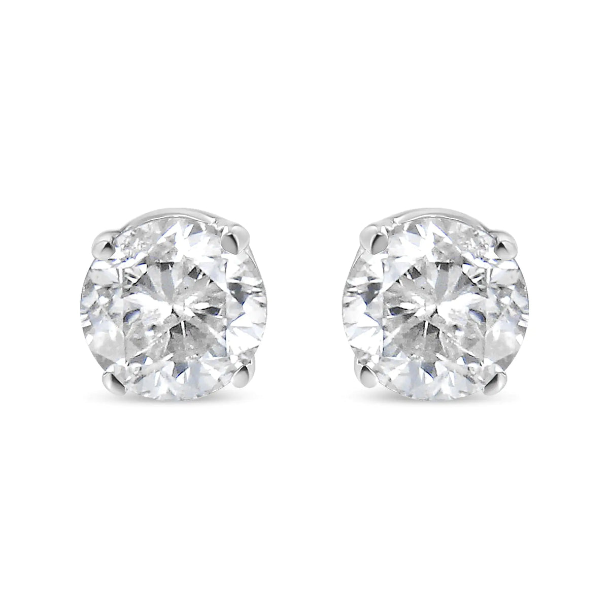 Aros clásicos de 4 puntas con diamantes de talla brillante redondos de 1/6 quilates en plata de ley 925 (color HI, claridad I2-I3)