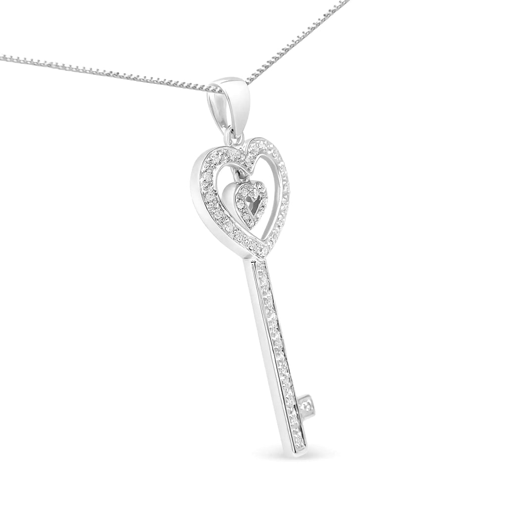 Collar con colgante de 18" con forma de corazón y llave doble de diamantes de talla redonda de 1/5 ct en plata esterlina 925 (color IJ, claridad I3)