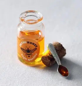 NEW 2PCS/Set 1:12 Miniature Fruit Jam Bottle Bee Honey Pretend Food for Dollhouse Kitchen Play Accessories