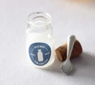 NEW 2PCS/Set 1:12 Miniature Fruit Jam Bottle Bee Honey Pretend Food for Dollhouse Kitchen Play Accessories