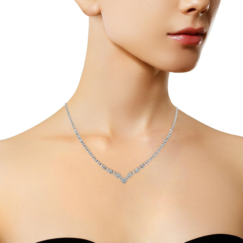 Collar llamativo de 18" con centro en forma de corazón y diamantes redondos engastados en garras de 1/2 ctw en plata esterlina 925 (color IJ, claridad I3)