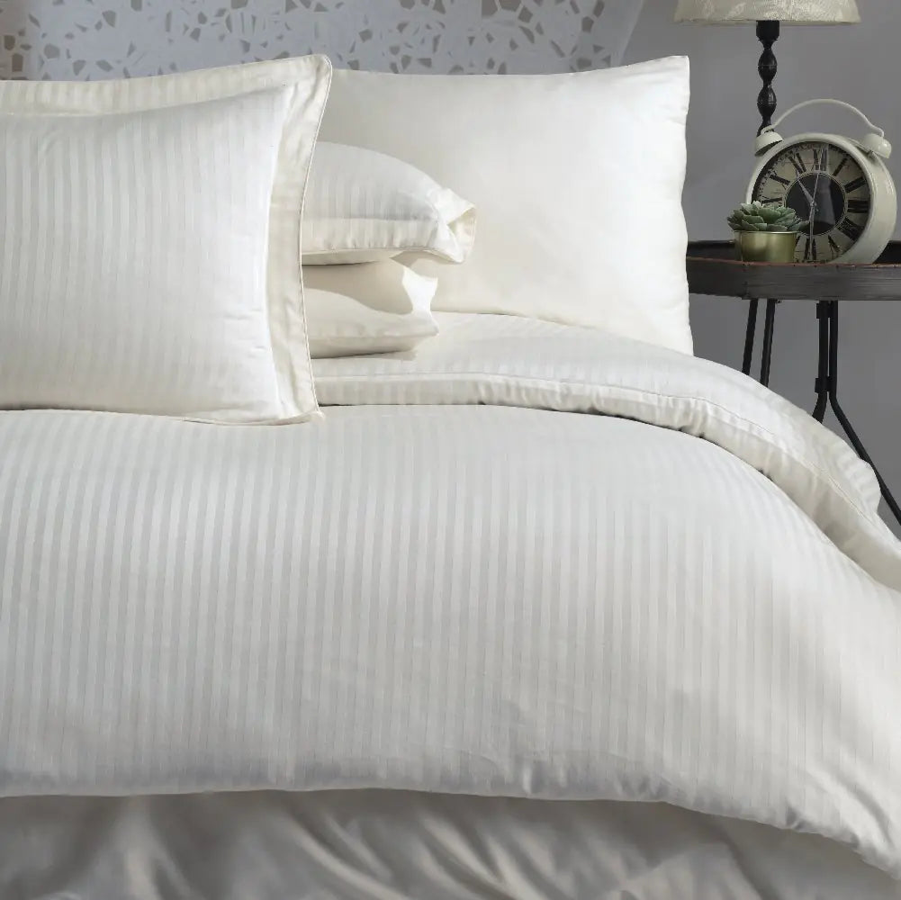 Parure de lit double en satin jacquard rayé Hobby Cream