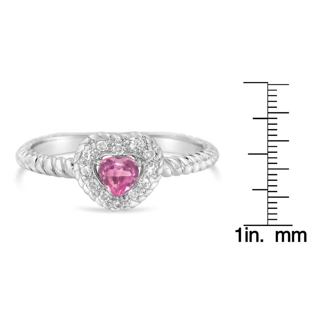 Anillo de plata de ley 925 con zafiro rosa de 4 mm y detalle de diamantes en forma de corazón (color IJ, claridad I2-I3)
