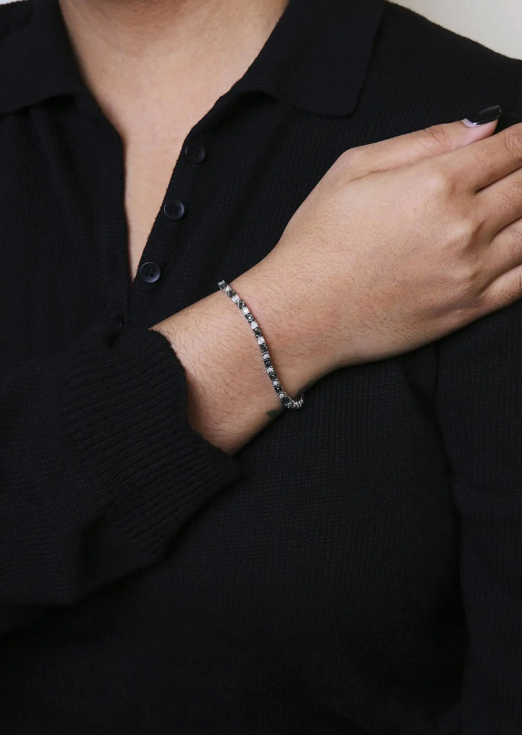 Bracelet de tennis en argent sterling 925 de 1,0 ct avec alternance de diamants blancs ronds et de diamants noirs traités ronds (couleur noire et IJ, pureté I3) - Taille 7" pouces
