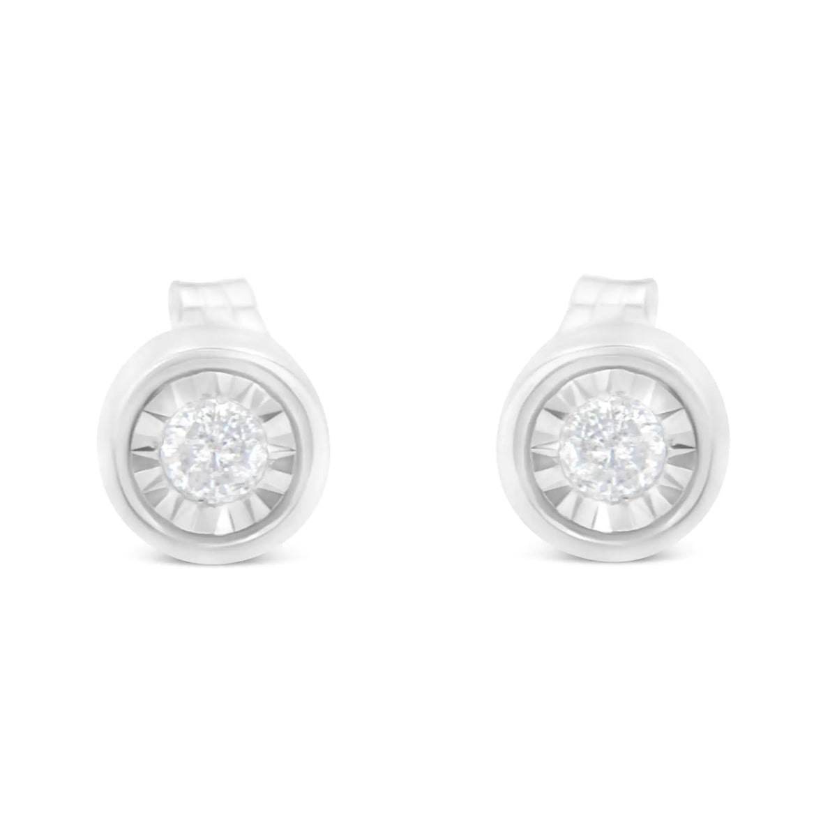 Aros tipo botón en forma de barril con bisel engastado milagrosamente con diamantes de talla brillante redonda de 1/5 ct casi incoloros en plata esterlina 925 (color IJ, claridad I2-I3)
