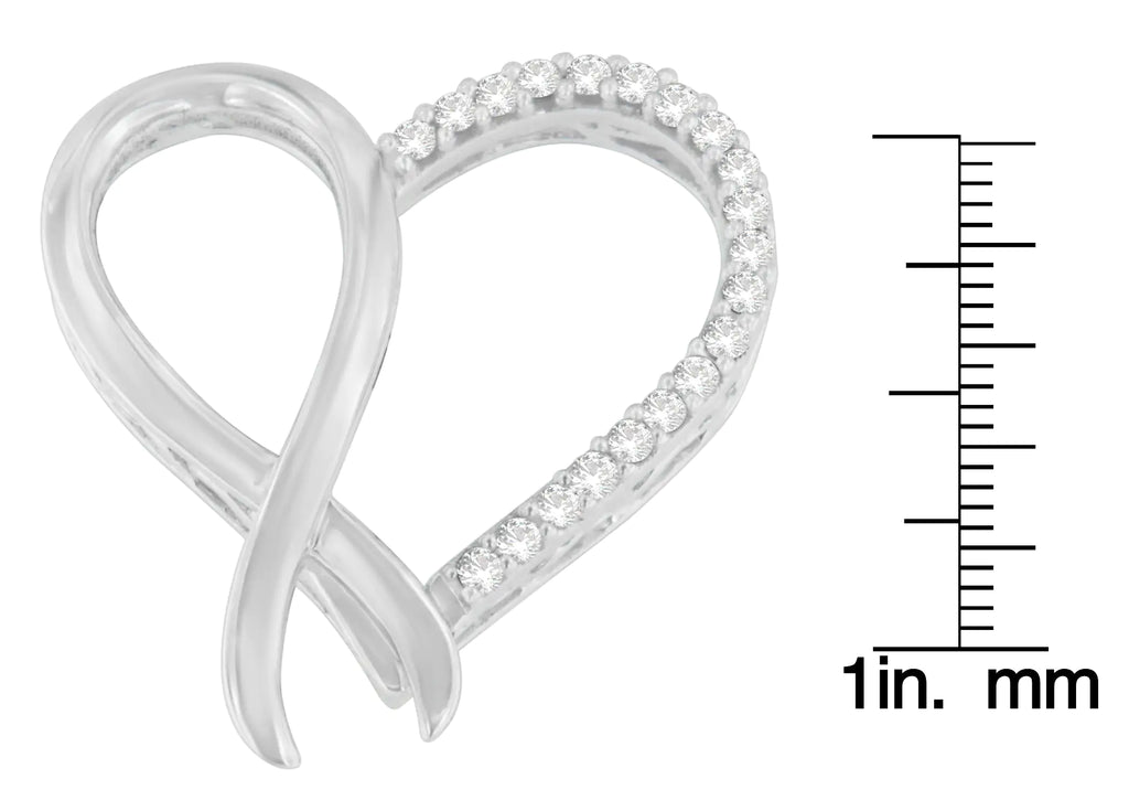 Collar con colgante de cinta y detalle de corazón con diamantes de talla redonda de 1/4 cttw en plata esterlina 925 (HI, I2-I3)