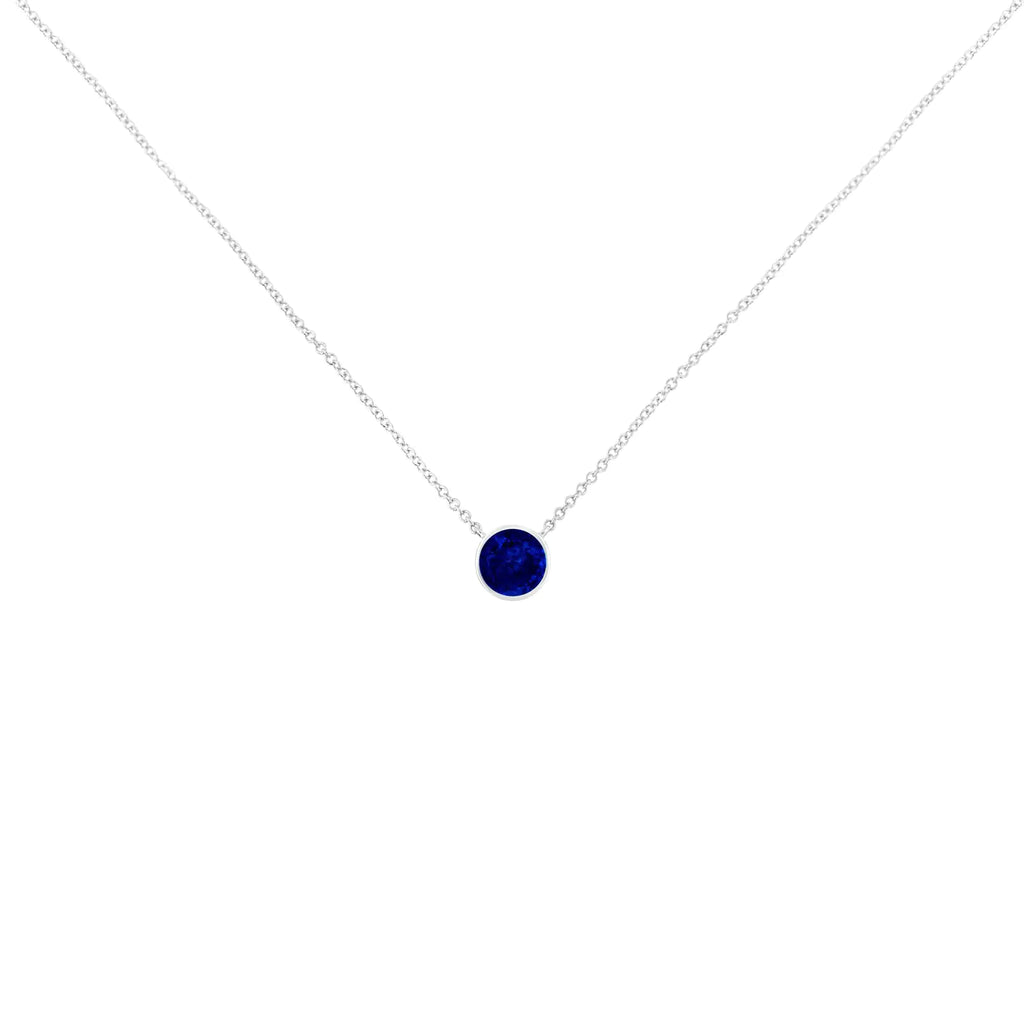 Collar con bisel solitario de zafiro azul cobalto cultivado en laboratorio de 2,5 mm en plata de ley 925