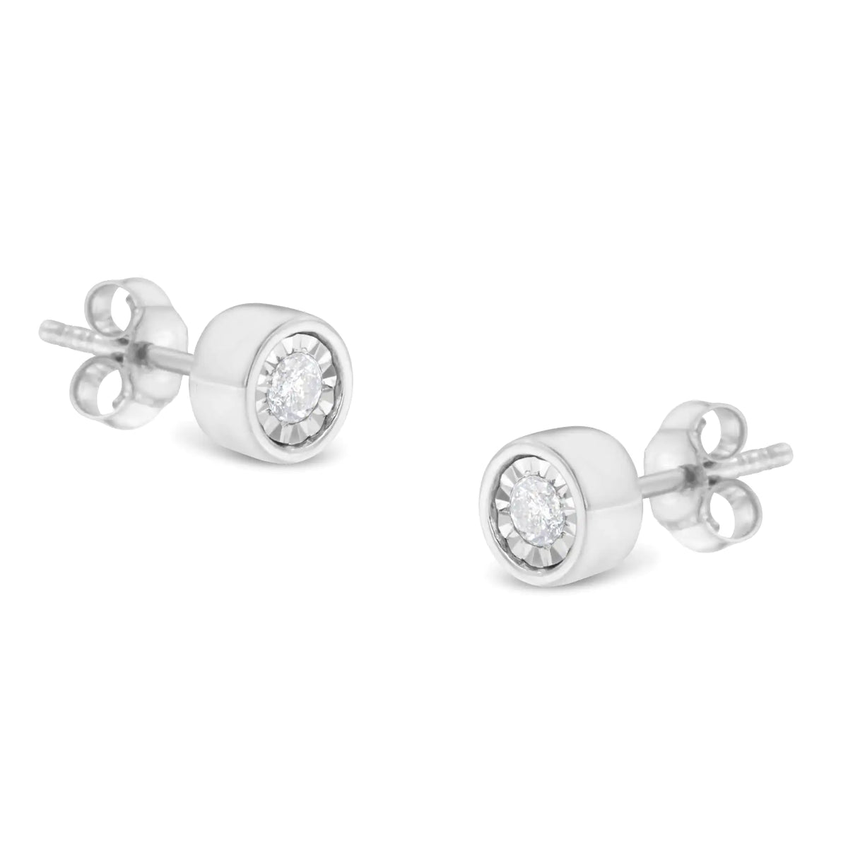 Aros tipo botón en forma de barril con bisel engastado milagrosamente con diamantes de talla brillante redonda de 1/5 ct casi incoloros en plata esterlina 925 (color IJ, claridad I2-I3)