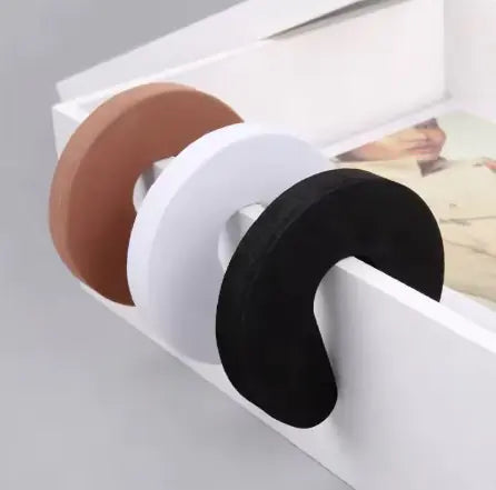 Puerta antipellizcos para bebés