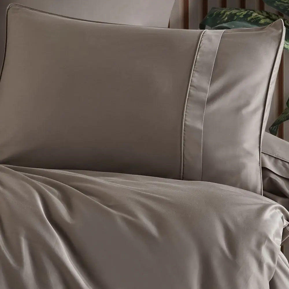 Juego de funda nórdica de satén de 300 hilos en tono camello para cama doble de Hobby Plain