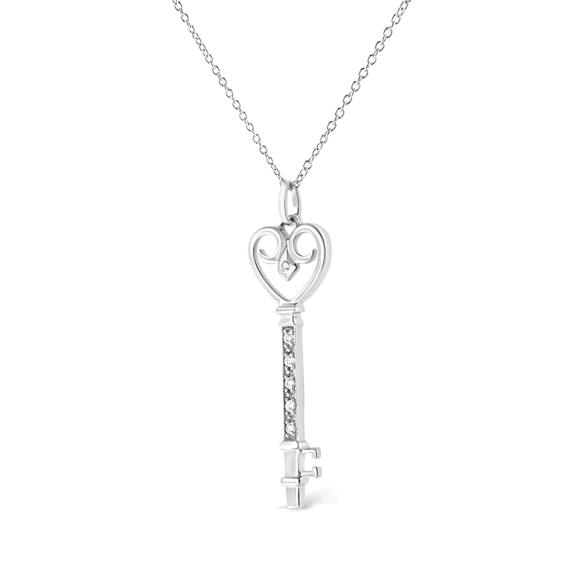 Collar con colgante de corazón y candado de 18" con detalles de diamantes engastados en bisel y pavé en plata esterlina 925 (color KL, claridad I1-I2)