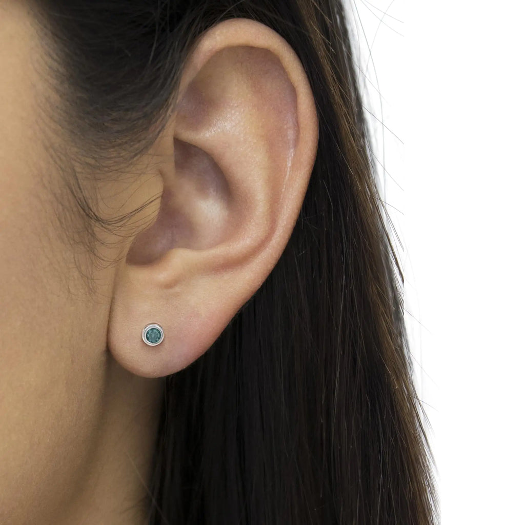 Aros con bisel de diamantes azules de talla brillante de 1/5 ct en plata esterlina 925 (color elegante, claridad I2-I3)