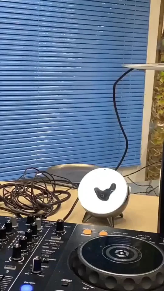 Altavoz con vibración de fluido magnético creativo