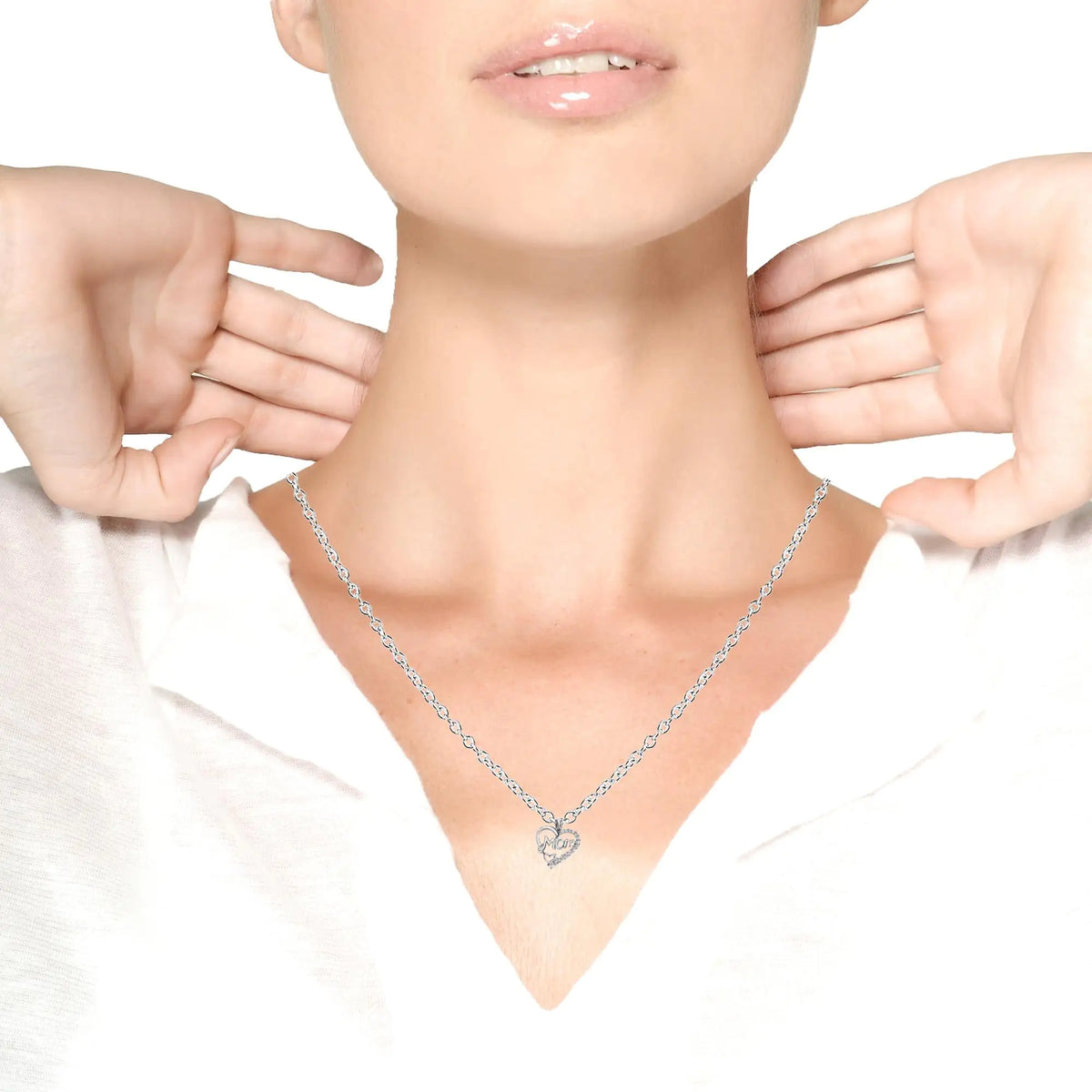Collar con colgante en forma de corazón de 18 in con diamantes redondos de 1/4 ct y la palabra "Mamá" en plata de ley 925 (color IJ, claridad I3)