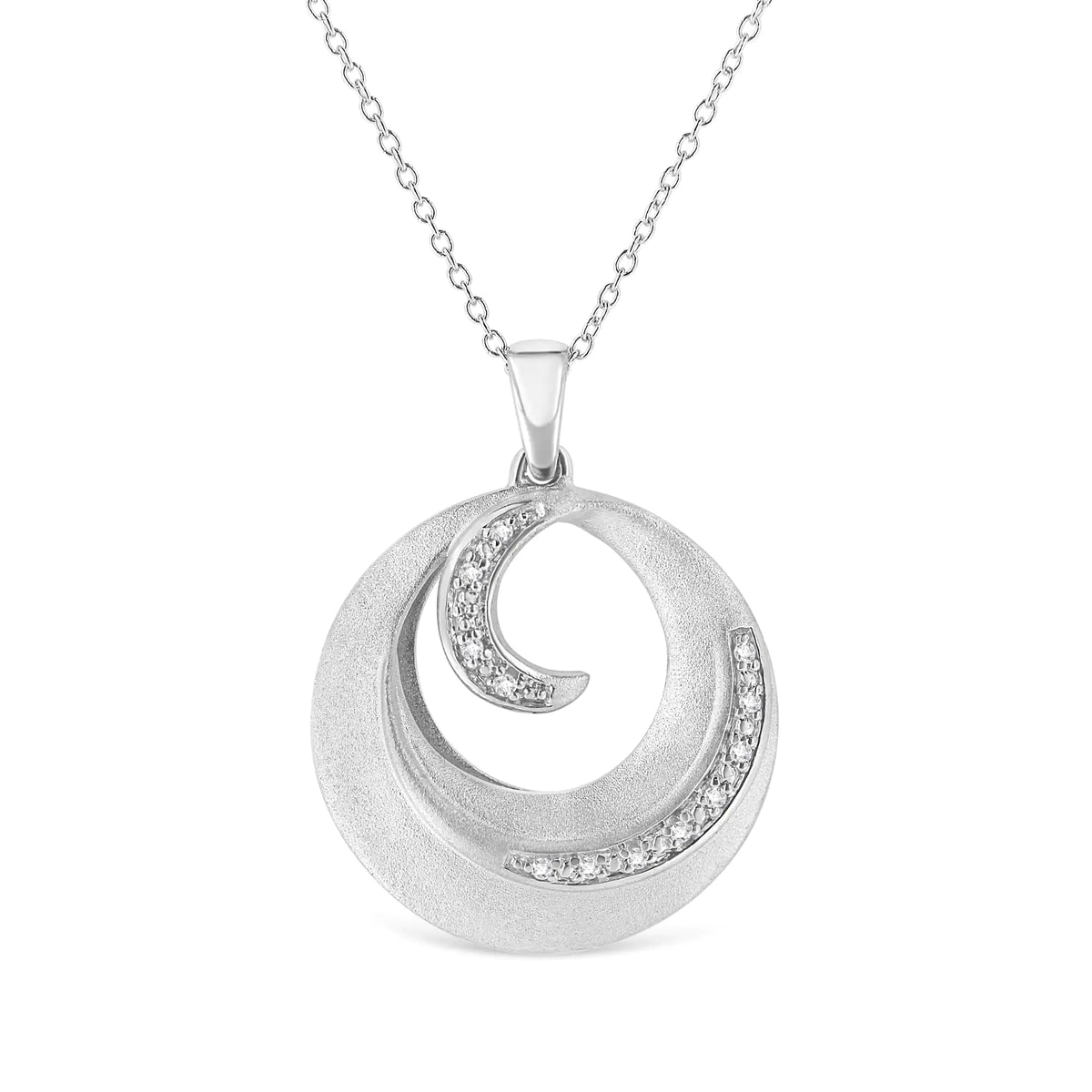 Collar con colgante circular de 18" con detalles de diamantes engastados en pavé en plata esterlina 925 (color IJ, claridad I1-I2)