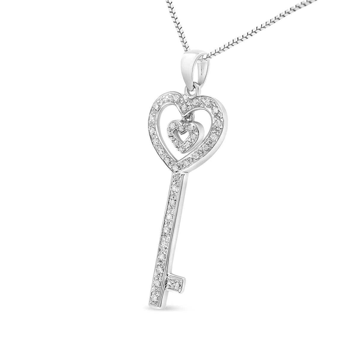 Collar con colgante de 18" con forma de corazón y llave doble de diamantes de talla redonda de 1/5 ct en plata esterlina 925 (color IJ, claridad I3)
