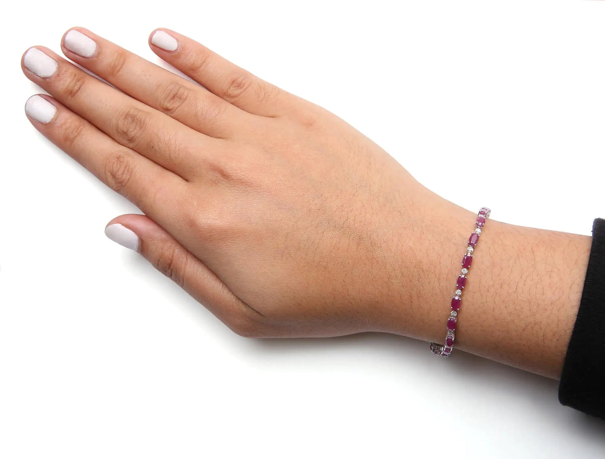Pulsera de eslabones de diamantes de 1/4 ct y rubí ovalado en plata de ley 925 (tamaño 7,25 in) (color IJ, claridad I2-I3)