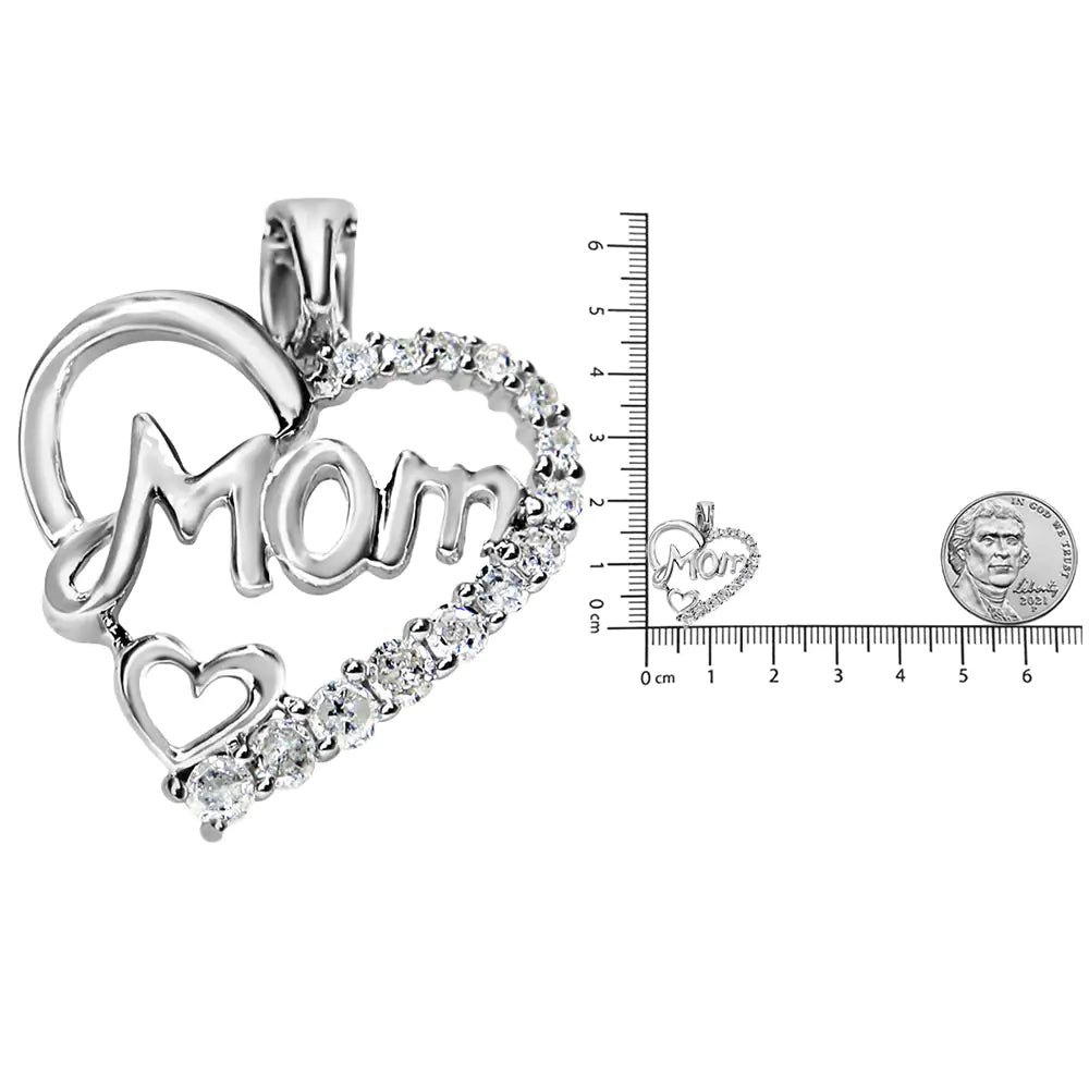 Collar con colgante en forma de corazón de 18 in con diamantes redondos de 1/4 ct y la palabra "Mamá" en plata de ley 925 (color IJ, claridad I3)